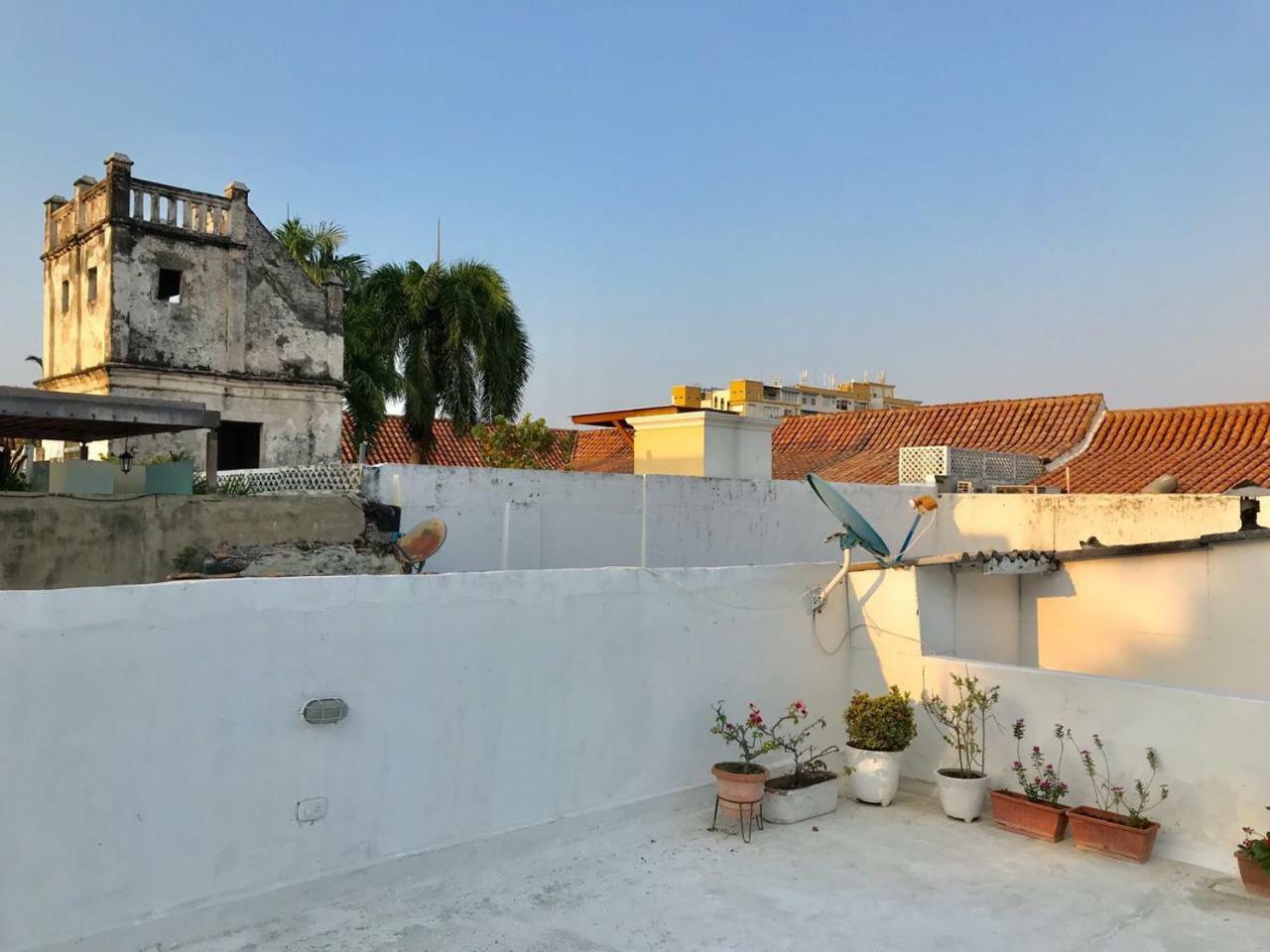 Calle De La Iglesia 35-59 公寓 *